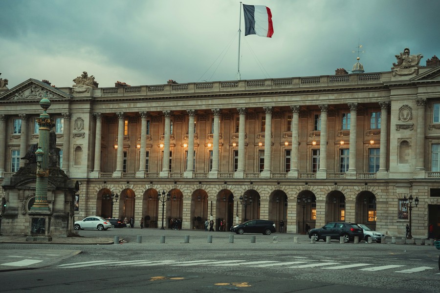 Élections législatives françaises : les limites du mirage démocratique