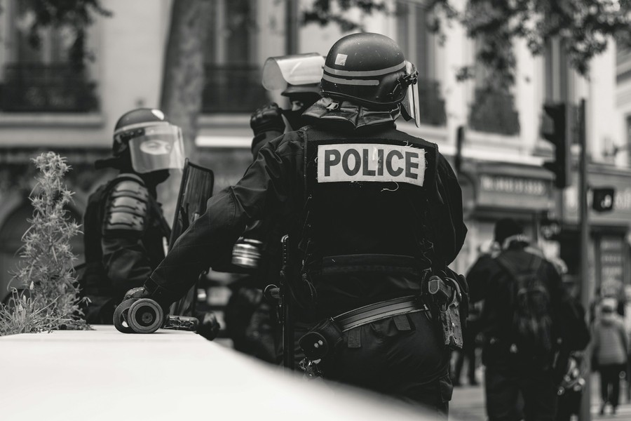 Contre les abus de pouvoir de l’État et la répression policière en Suisse