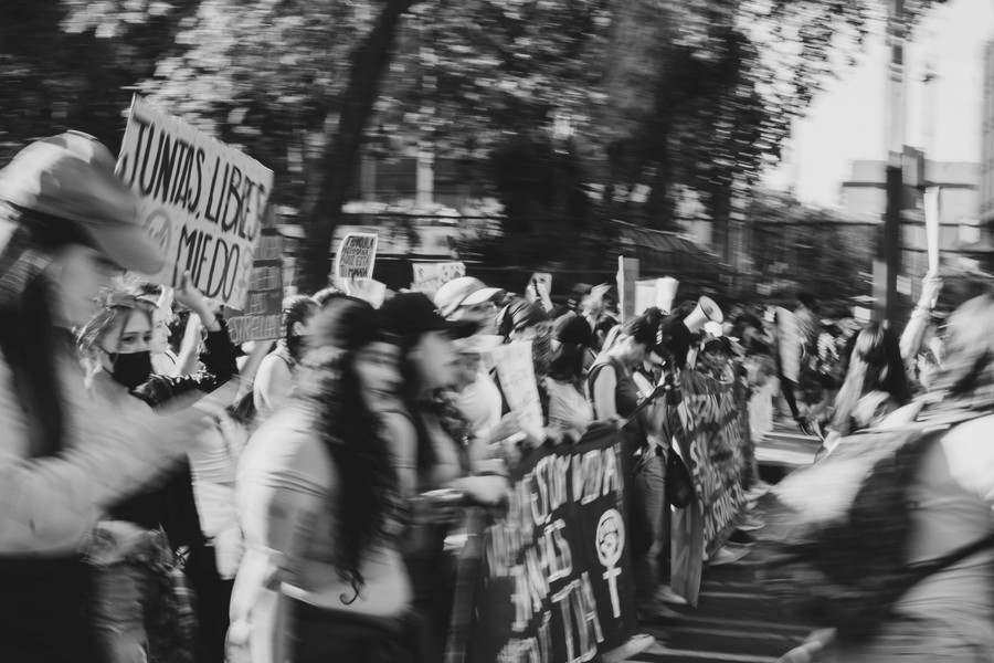 Face aux attaques de la droite et de l'extrême droite, une réponse socialiste, féministe et antiraciste