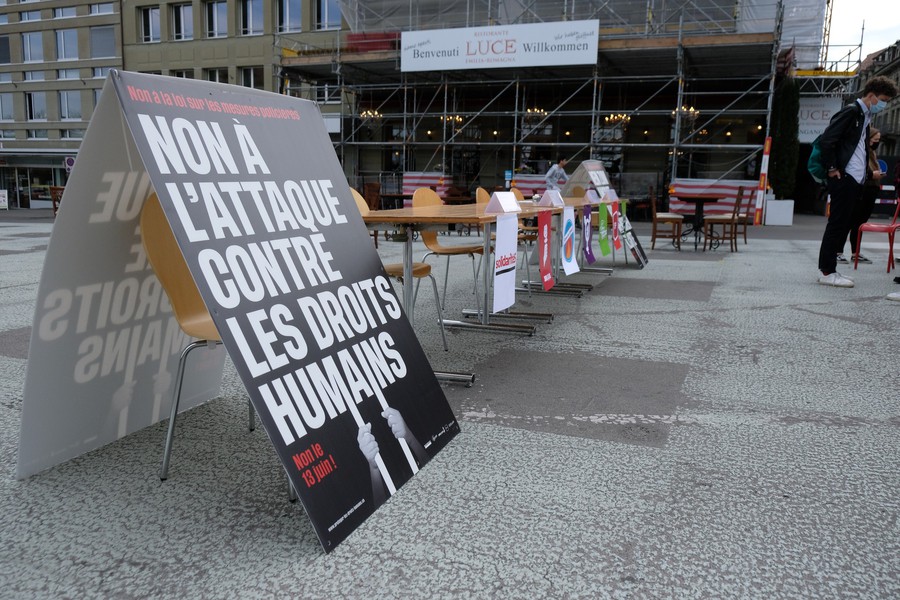 Des activistes de tous bords disent NON à la loi sur les mesures policières